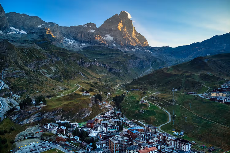 Брёй-Червиния у подножия Маттерхорна