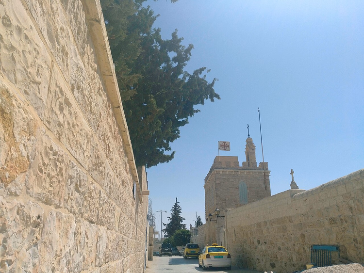 Beytüllahim'deki Süt Mağarası Kilisesi'nin taş kulesi