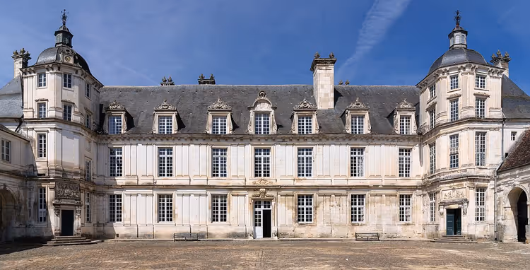 Fassade des Château de Tanlay im Burgund