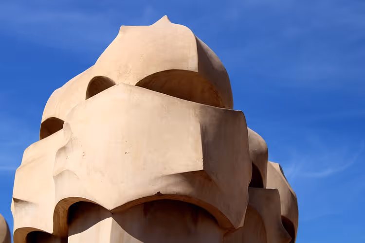 مداخن كازا ميلا النحتية في برشلونة