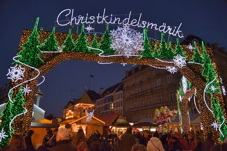 Christkindelsmärik kerstmarkt op Place Broglie