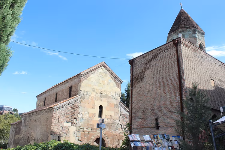 Anchiskhati-kerk in Tbilisi met haar klokkentoren