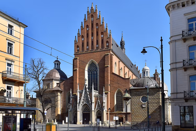 Basilique gothique de la Sainte-Trinité à Cracovie