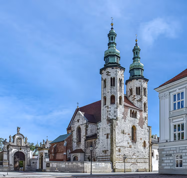 Église Saint-André avec deux tours à Cracovie