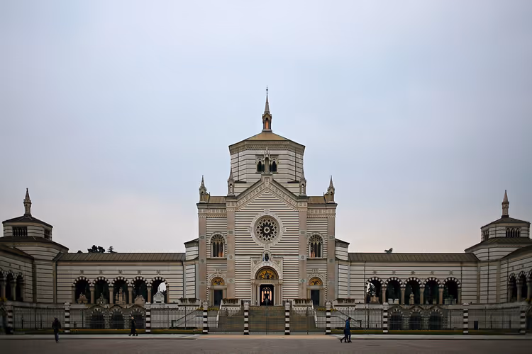 Fasaden til Famedio på Cimitero Monumentale i Milano