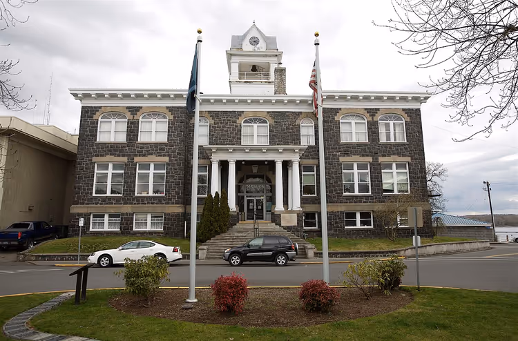 St. Helens, Oregon'daki ilçe adliye binası