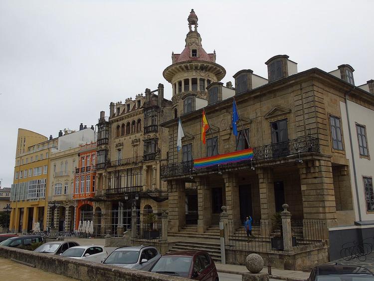 Rådhuset og Torre de los Moreno i Ribadeo