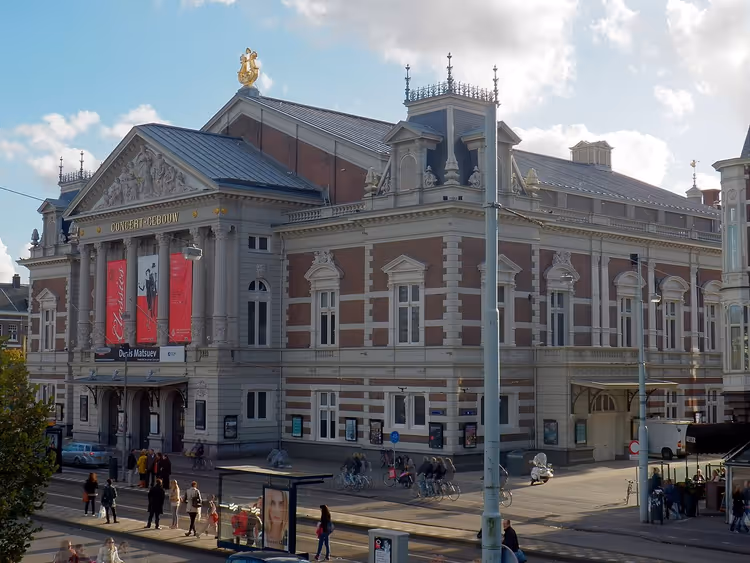 Le Concertgebouw sur le Museumplein à Amsterdam