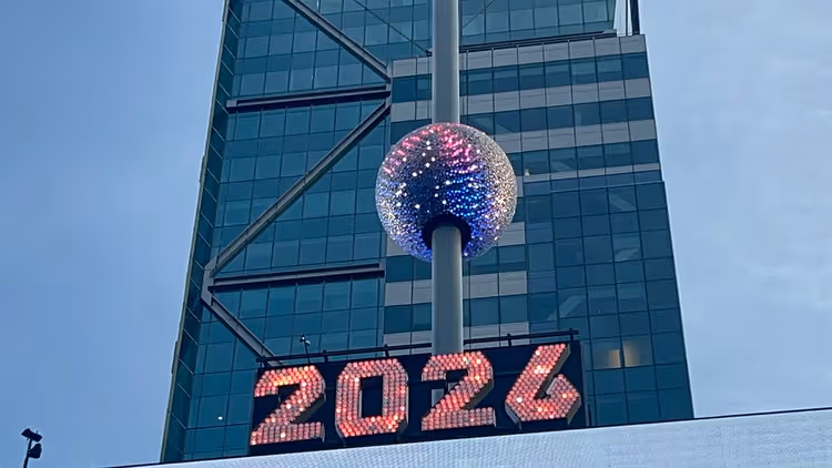 One Times Square'de yılbaşı gecesi topu ve 2026 rakamları