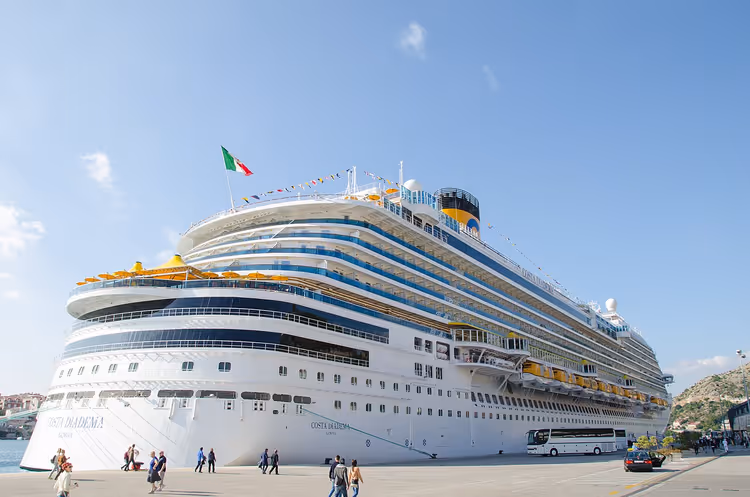 Costa Diadema cruiseskip i havnen i Dubrovnik