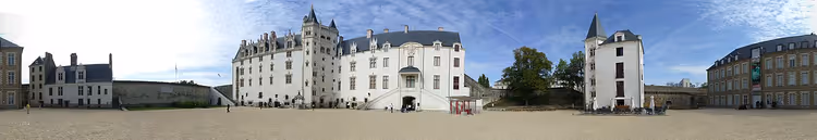 Château des Ducs de Bretagne'ın iç avlusu