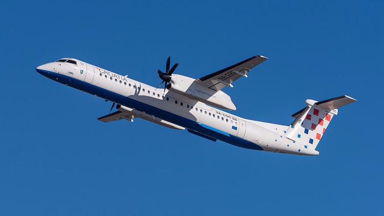 Avión Q400 de Croatia Airlines en vuelo