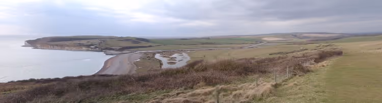 Устье реки Камкмир с меандрами и морем
