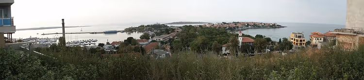 Панорамный вид на Созополь, море и лодки