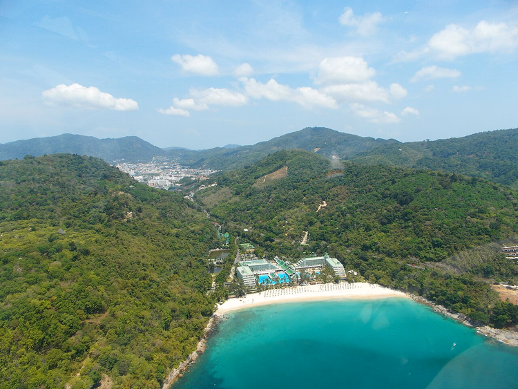 Relax Bay'deki Le Meridien Resort'un havadan görünümü