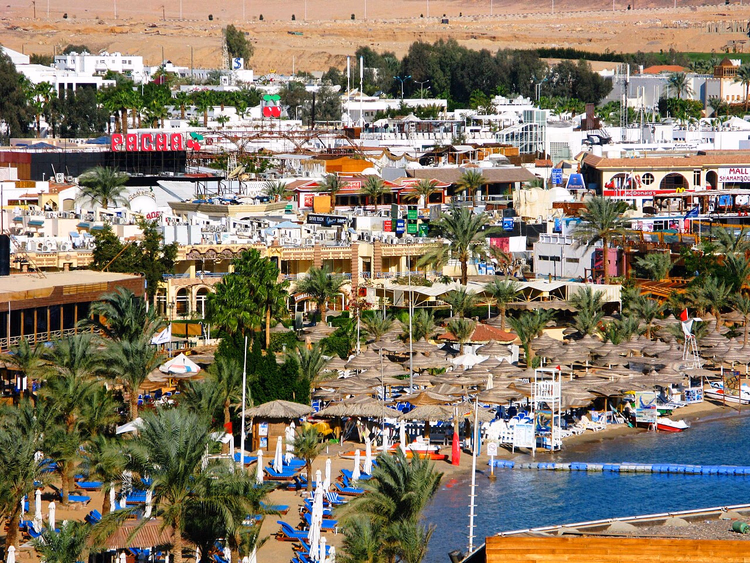 Strand og hoteller i Naama Bay i Sharm El Sheikh