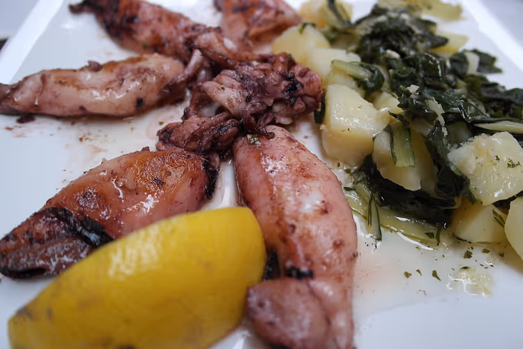 Grilled squid with garlic