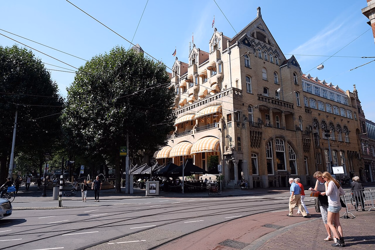 American Hotel på Leidseplein på en solrik dag