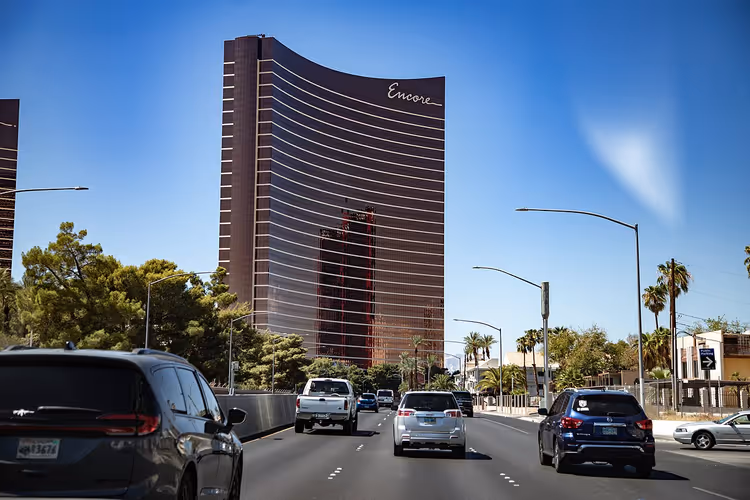 Encore-skyskraperen i Las Vegas sett fra veien