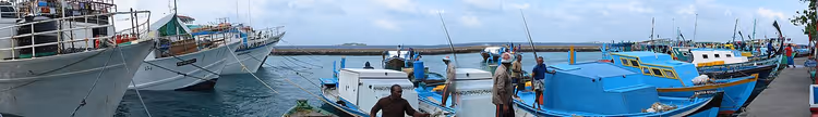Boote und Yachten im Hafen von Malé, Malediven