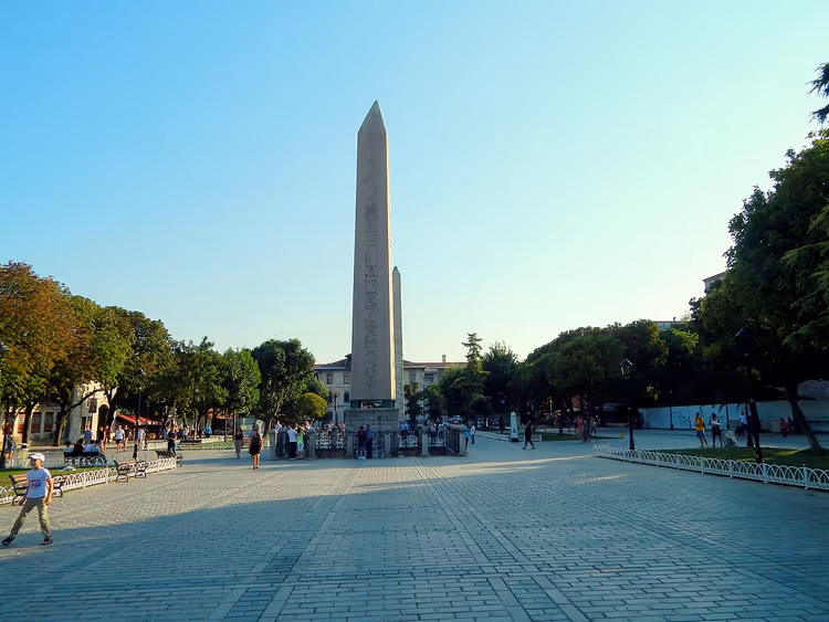 Obelisk van Theodosius op het Hippodroomplein in Istanbul