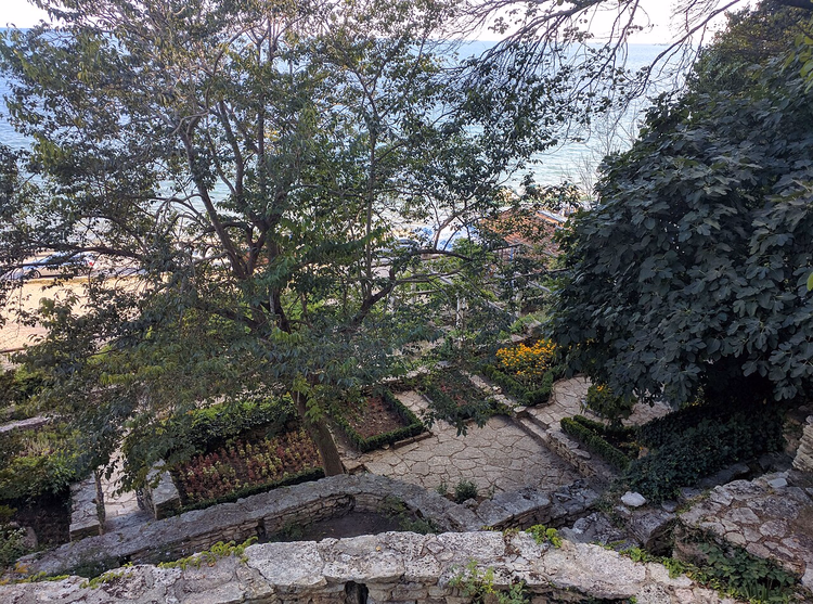 Terrassene i Baltsjik botaniske hage over havet