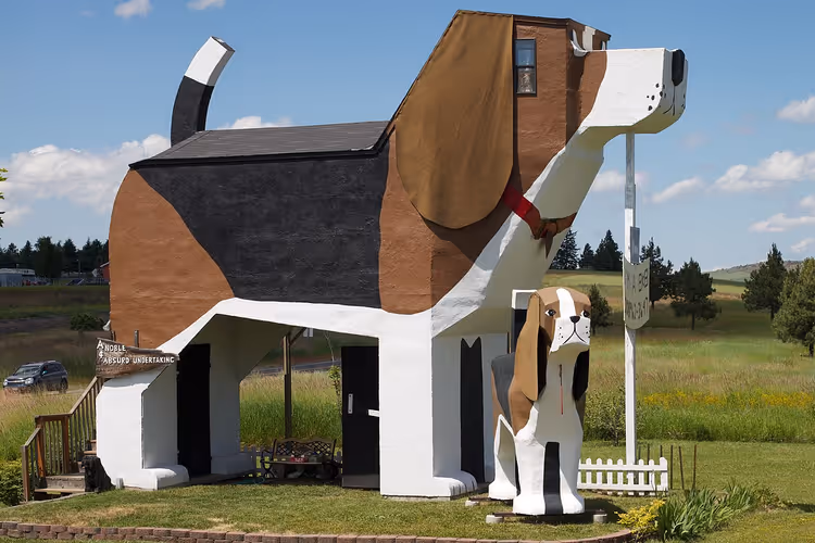 Dog Bark Park Inn formet som en gigantisk beagle