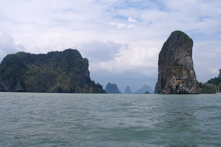 Kalksteinfelsen in der Phang-Nga-Bucht