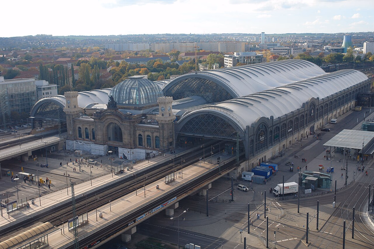 Dresden Hauptbahnhof und Stadtpanorama