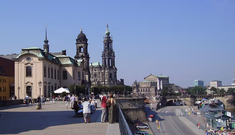 Dresden'de Elbe'nin üzerindeki Brühl Terası