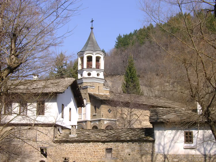Drianovo-klosterets kirke med klokketårn