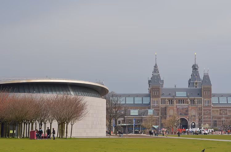 Museumplein con il Rijksmuseum ad Amsterdam