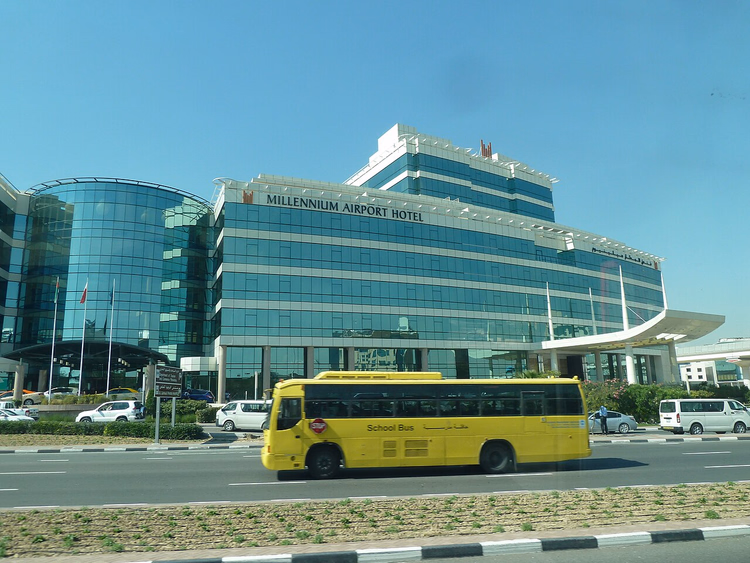 Glazen gevel van het Millennium Airport Hotel in Dubai