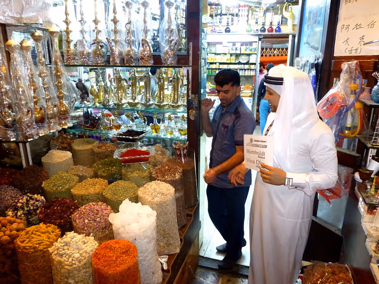 Gewürzladen auf einem Markt in Deira