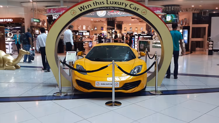 Gul sportsbil i Dubai Duty Free-lotteriet