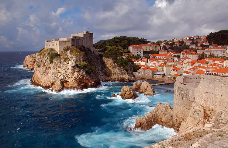 Festung Lovrijenac und die Mauern von Dubrovnik am Meer