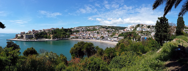 Altstadt von Ulcinj oberhalb der Bucht Mala Plaža
