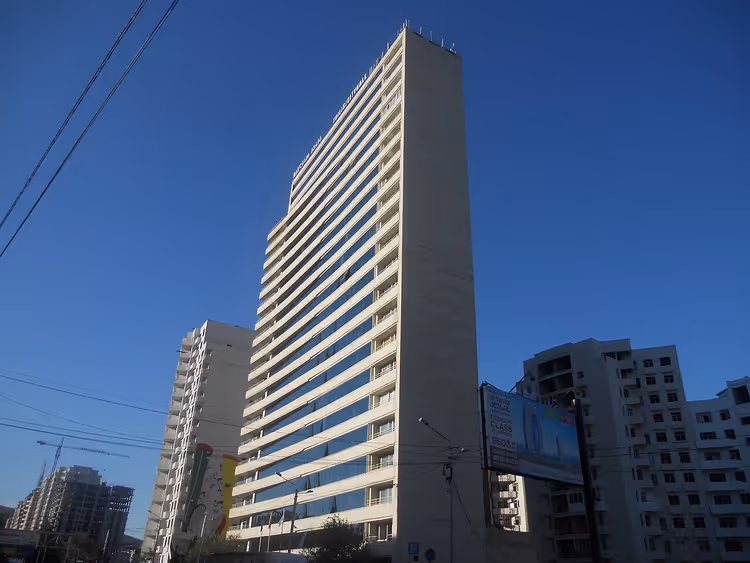 Høyblokken til Holiday Inn-hotellet i Tbilisi