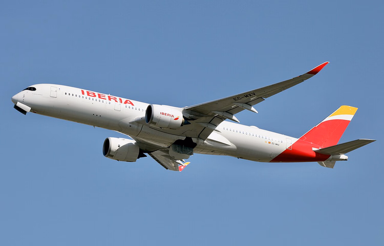Iberia Airbus A350-fly på himmelen