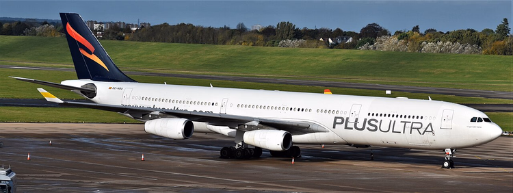 Plus Ultra Airbus A340 som takser