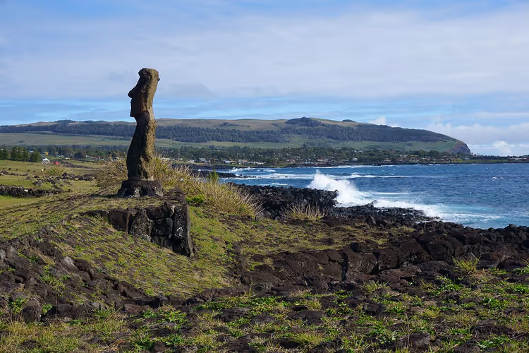 Moai-statue ved havkanten