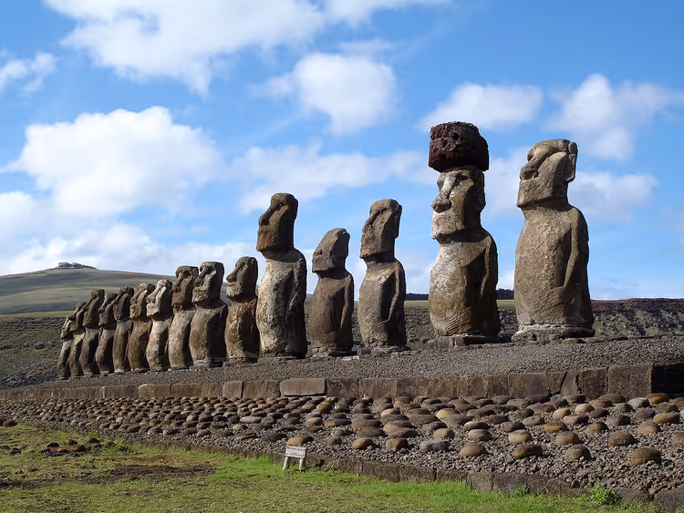 Femten moai på Ahu Tongariki