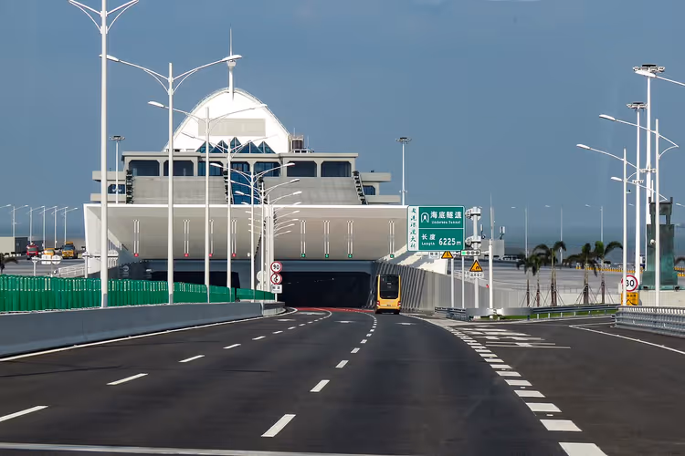 Hong Kong-Zhuhai-Macau Köprüsü'nün doğu tünel girişi