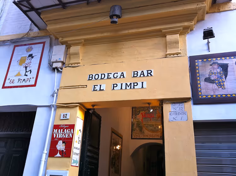 Inngangen til bodegaen El Pimpi i Malaga