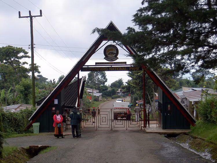 Poort van Kilimanjaro National Park, start van de Marangu-route