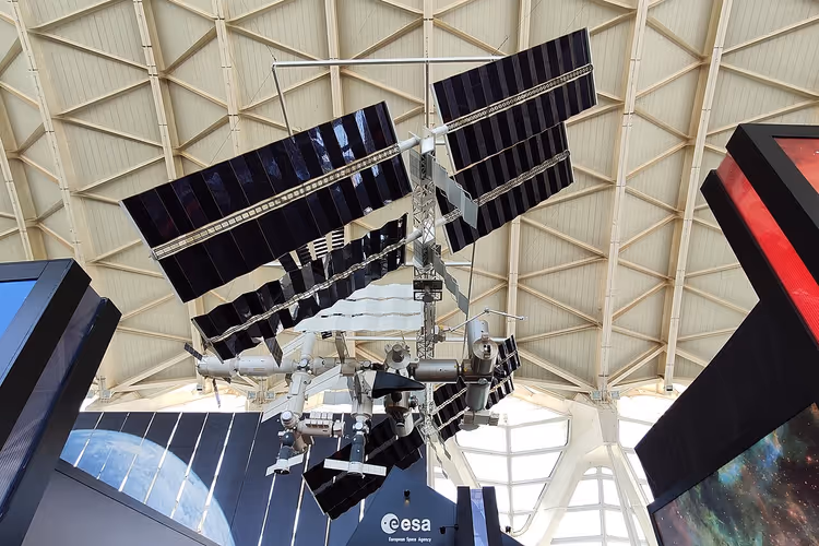 Maquete da Estação Espacial Internacional num museu de Valência
