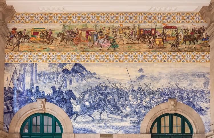 Azulejo-panel i hallen på Sao Bento stasjon i Porto