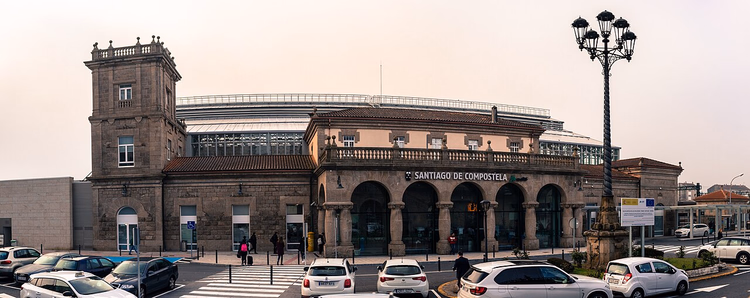 Gare de Saint-Jacques-de-Compostelle, vue depuis la place