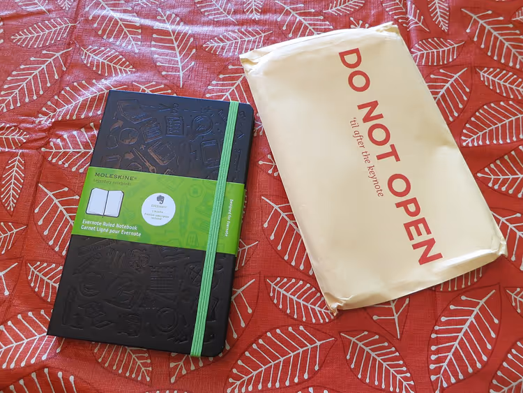 Блокнот Moleskine Evernote с конвертом на красной ткани