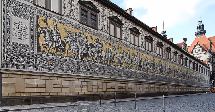 Dresden'de bir duvarda Prensler Geçidi duvar resmi